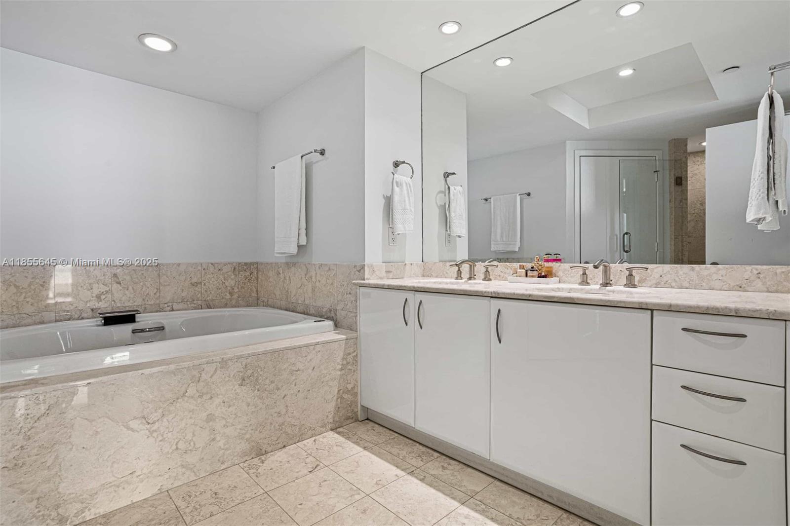 image Jade Residences At Bricke21