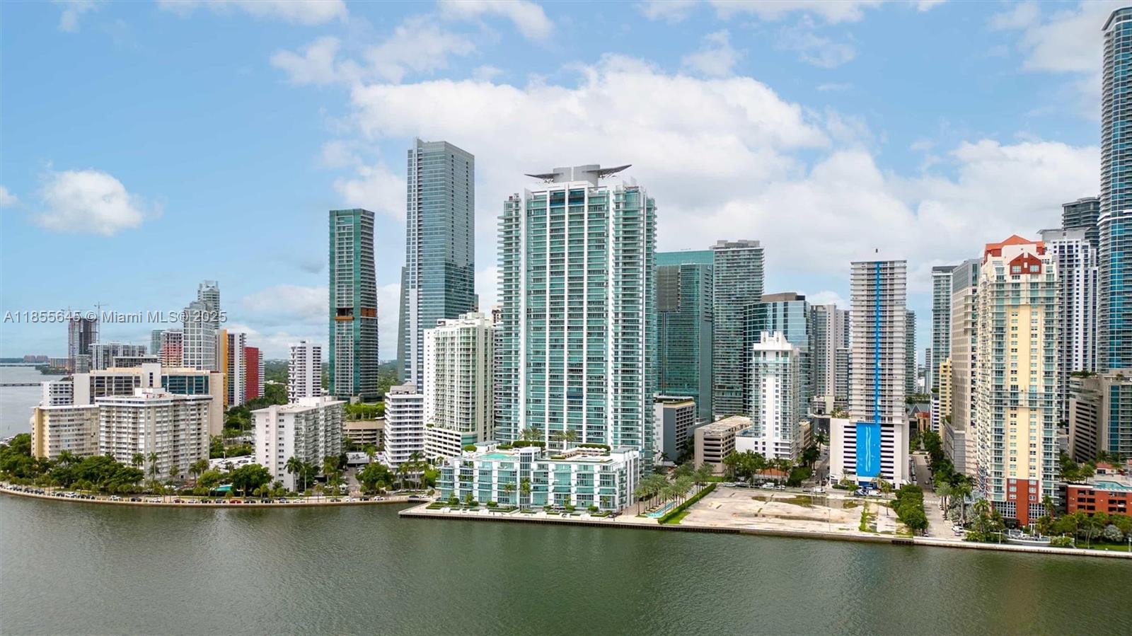 image Jade Residences At Bricke33