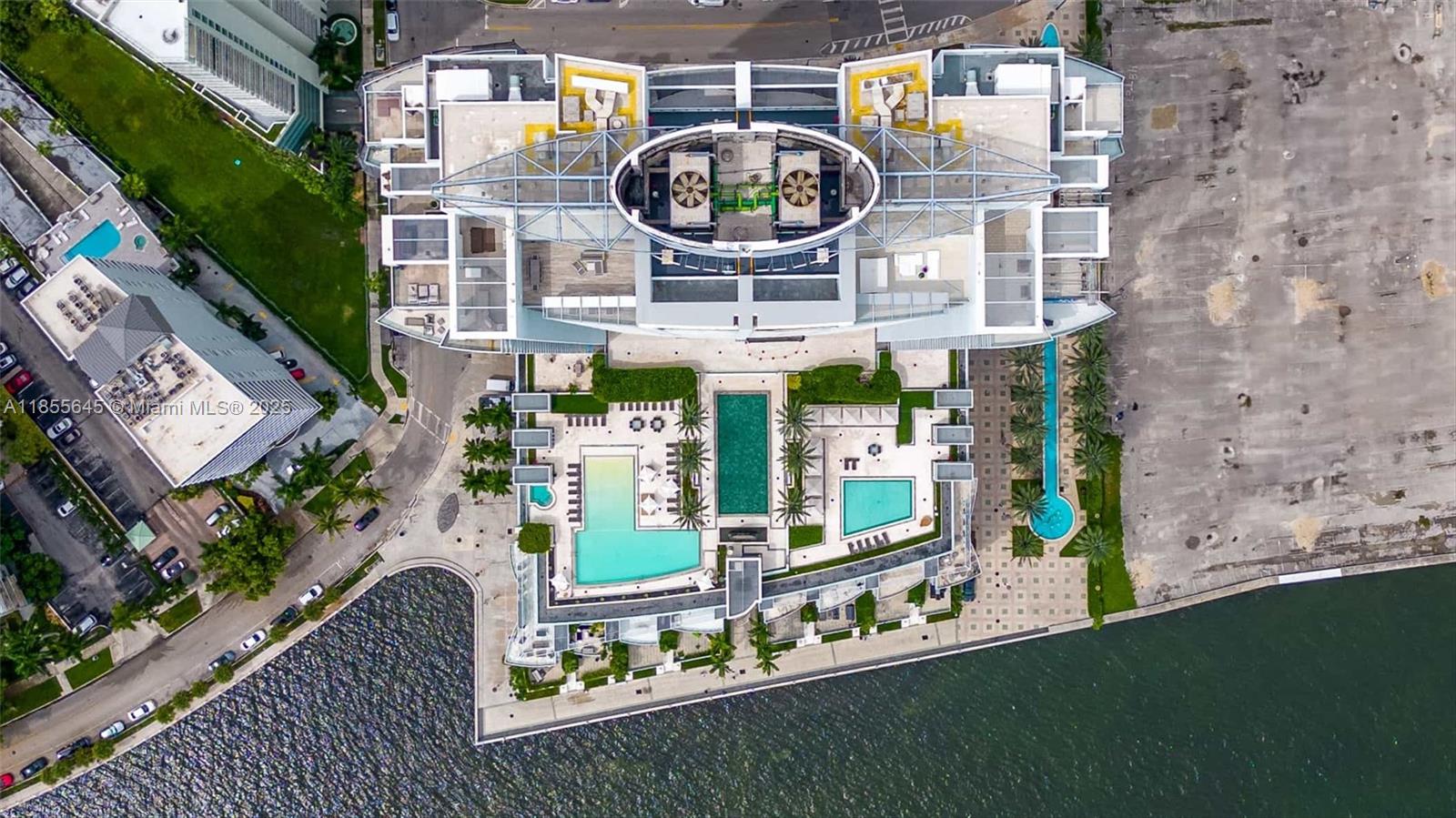 image Jade Residences At Bricke35