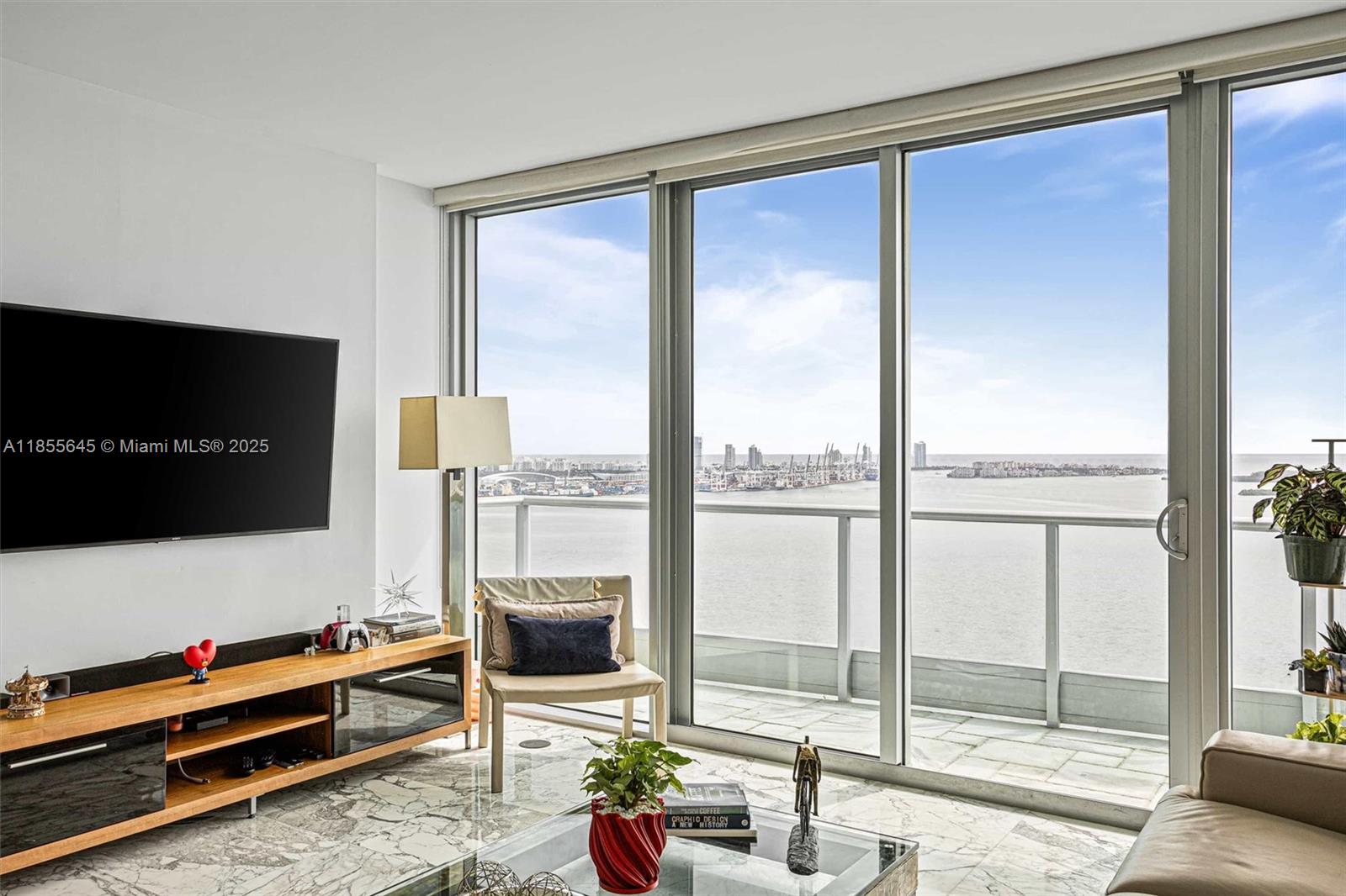image Jade Residences At Bricke5