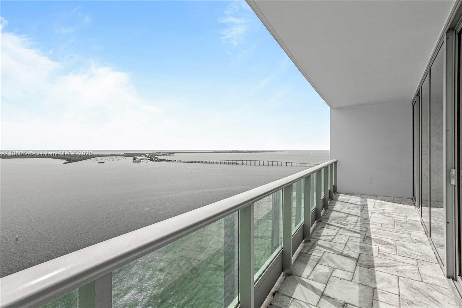image Jade Residences At Bricke7