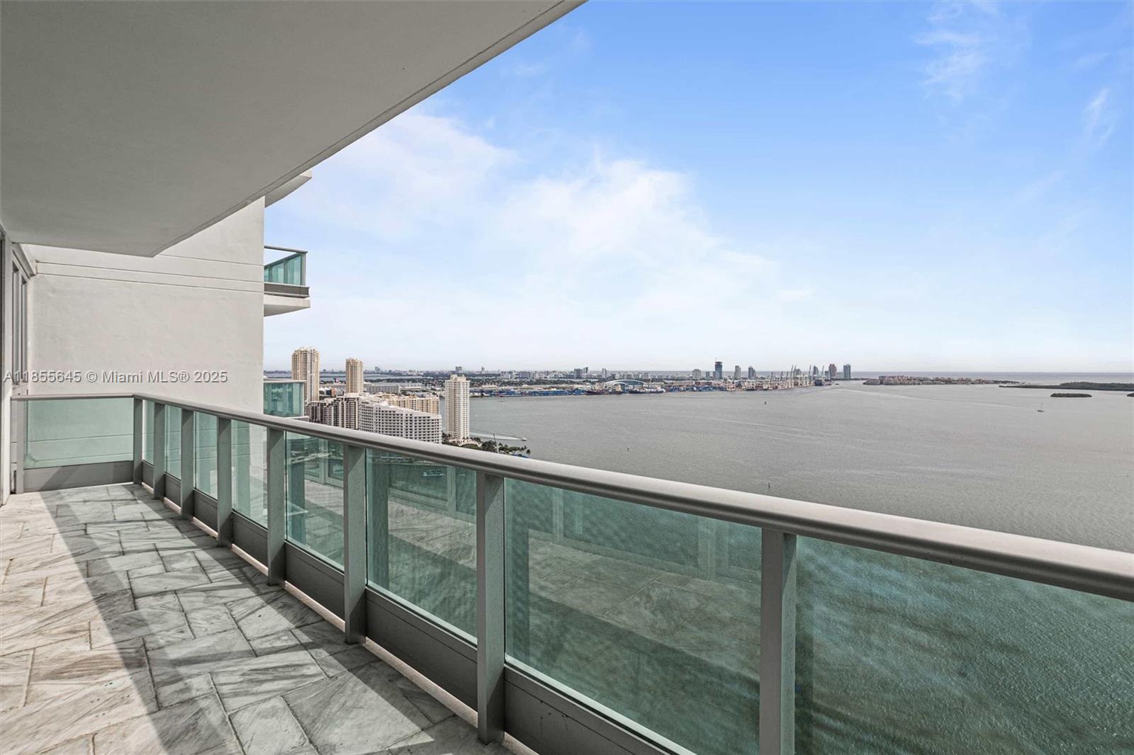 image Jade Residences At Bricke8