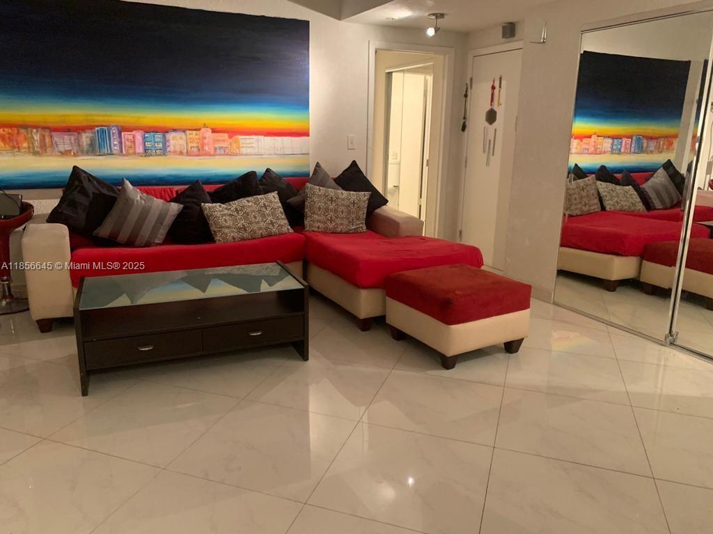 802 Euclid Ave #305