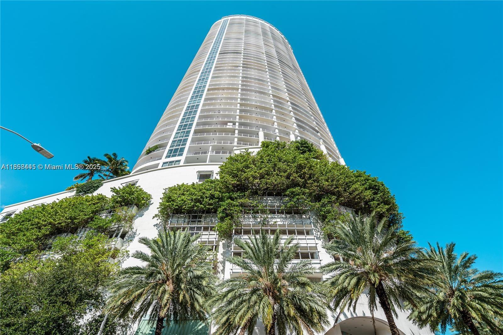 image Opera Tower Condo16