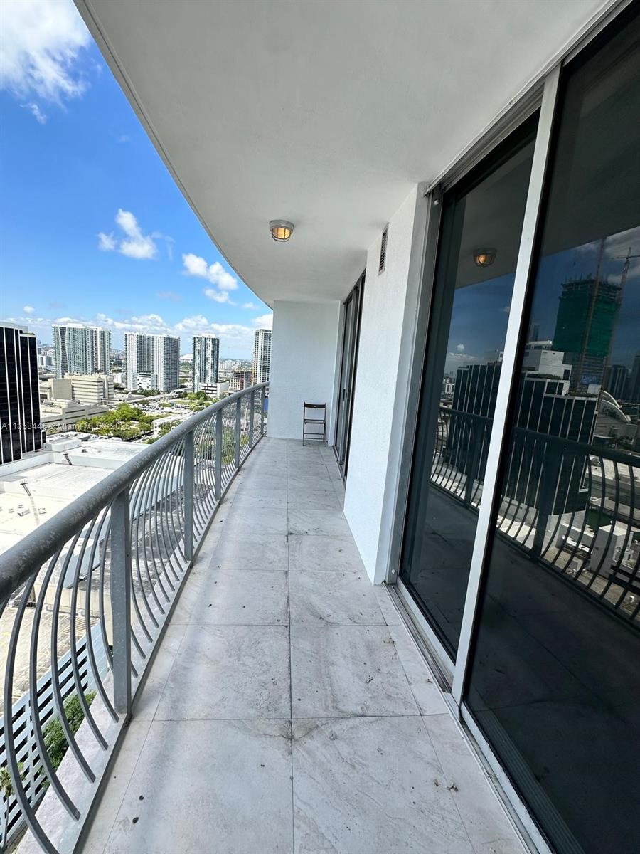 image Opera Tower Condo4