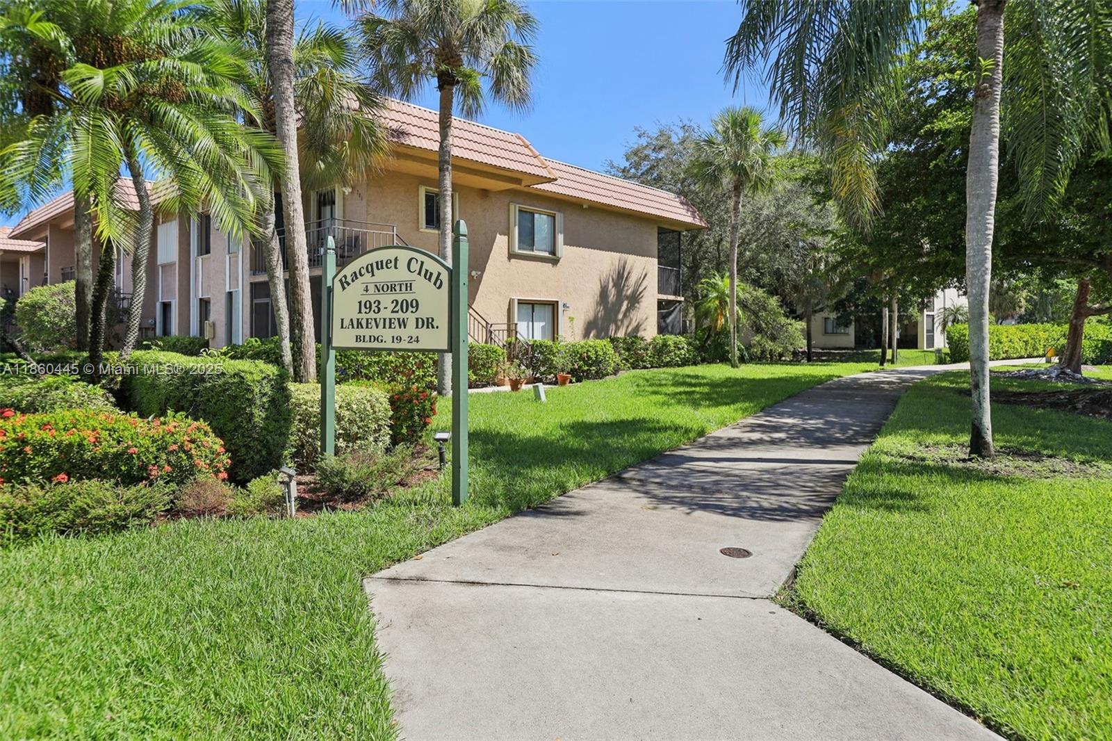 195 Lakeview Dr #105