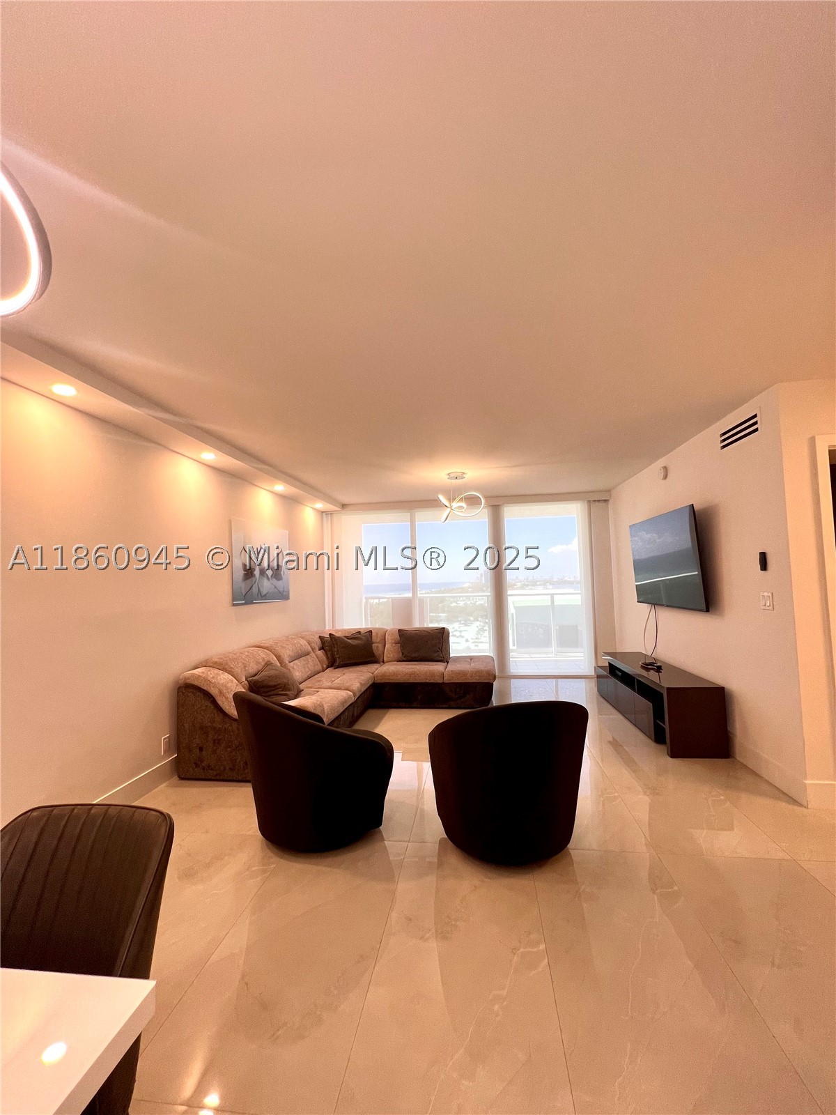image Arlen House East32