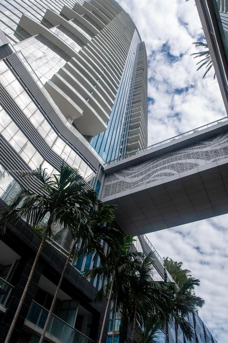 image Paramount Miami Worldcent1
