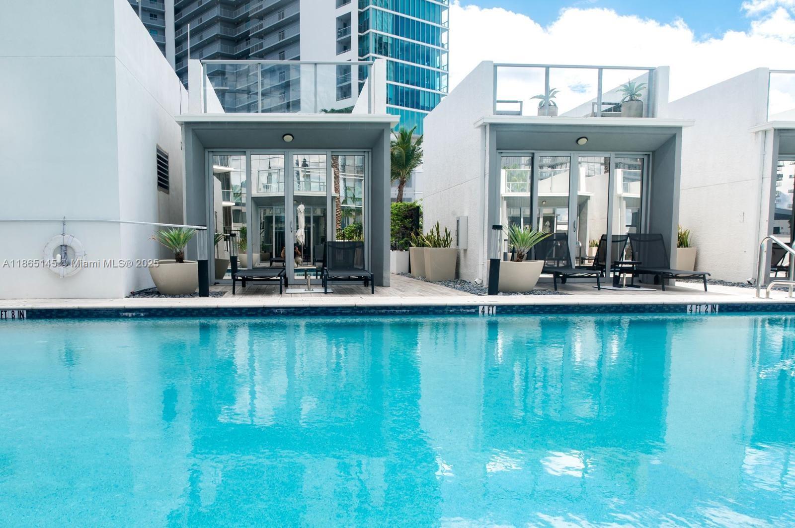 image Paramount Miami Worldcent21