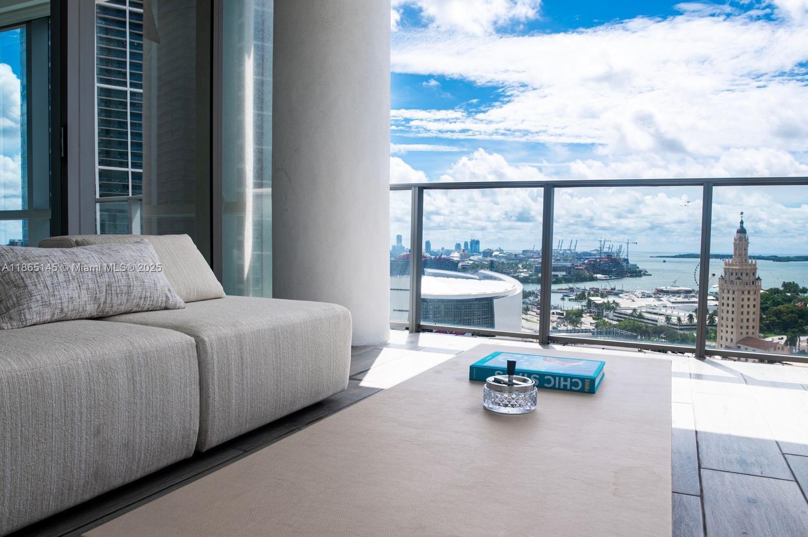image Paramount Miami Worldcent26