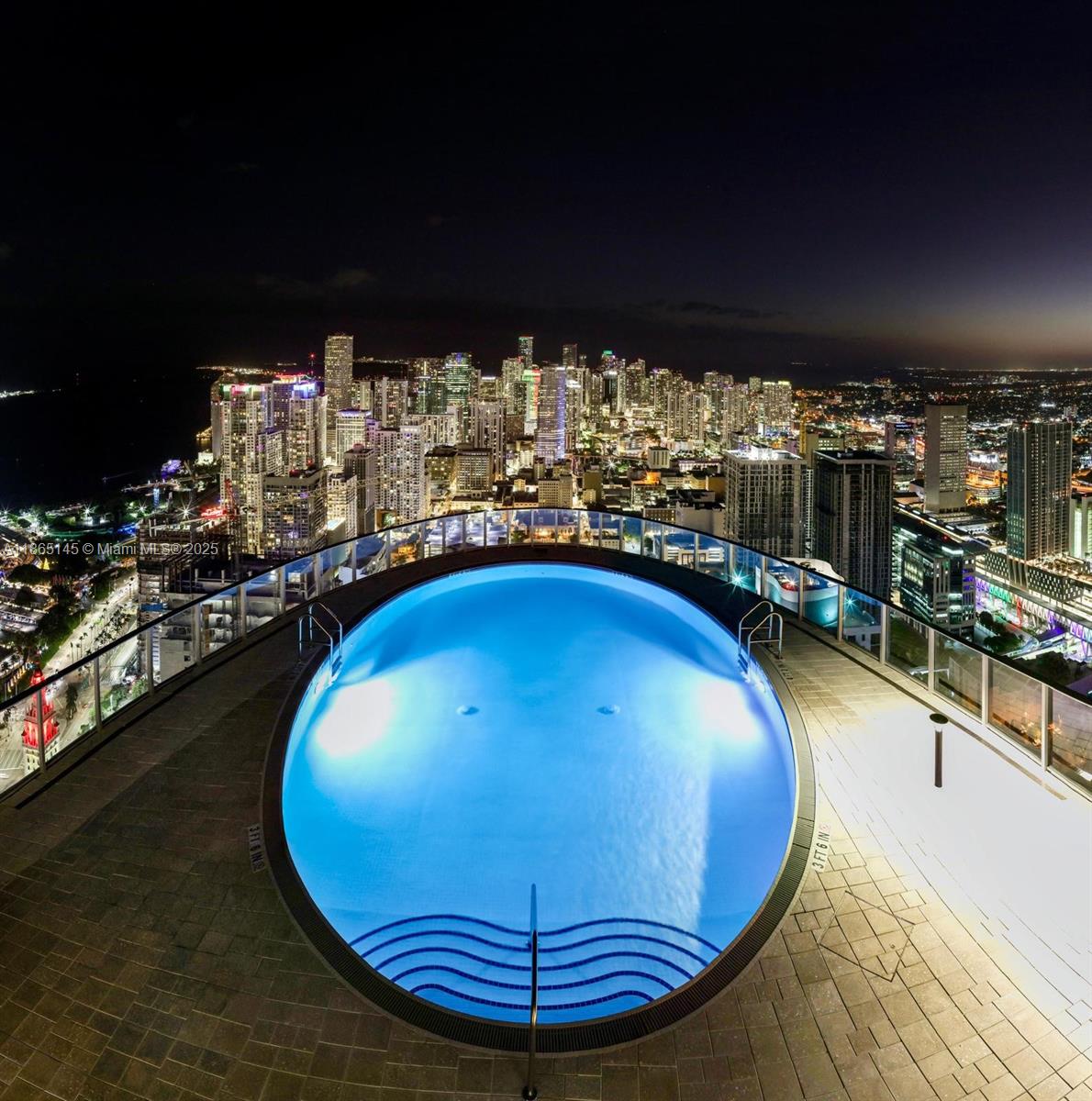 image Paramount Miami Worldcent29