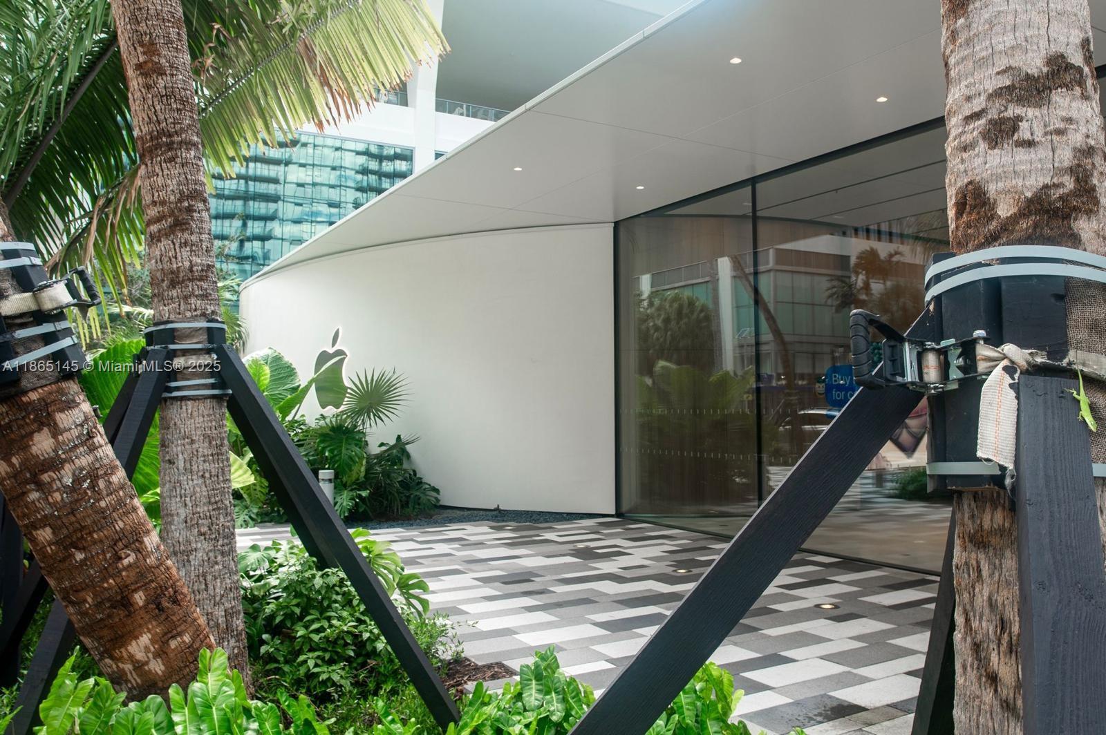 image Paramount Miami Worldcent30