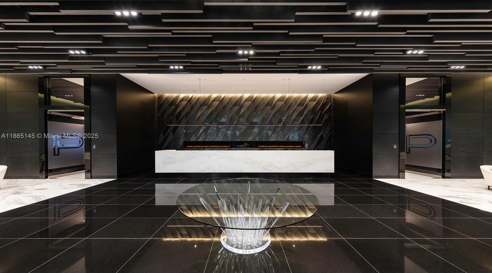 image Paramount Miami Worldcent35