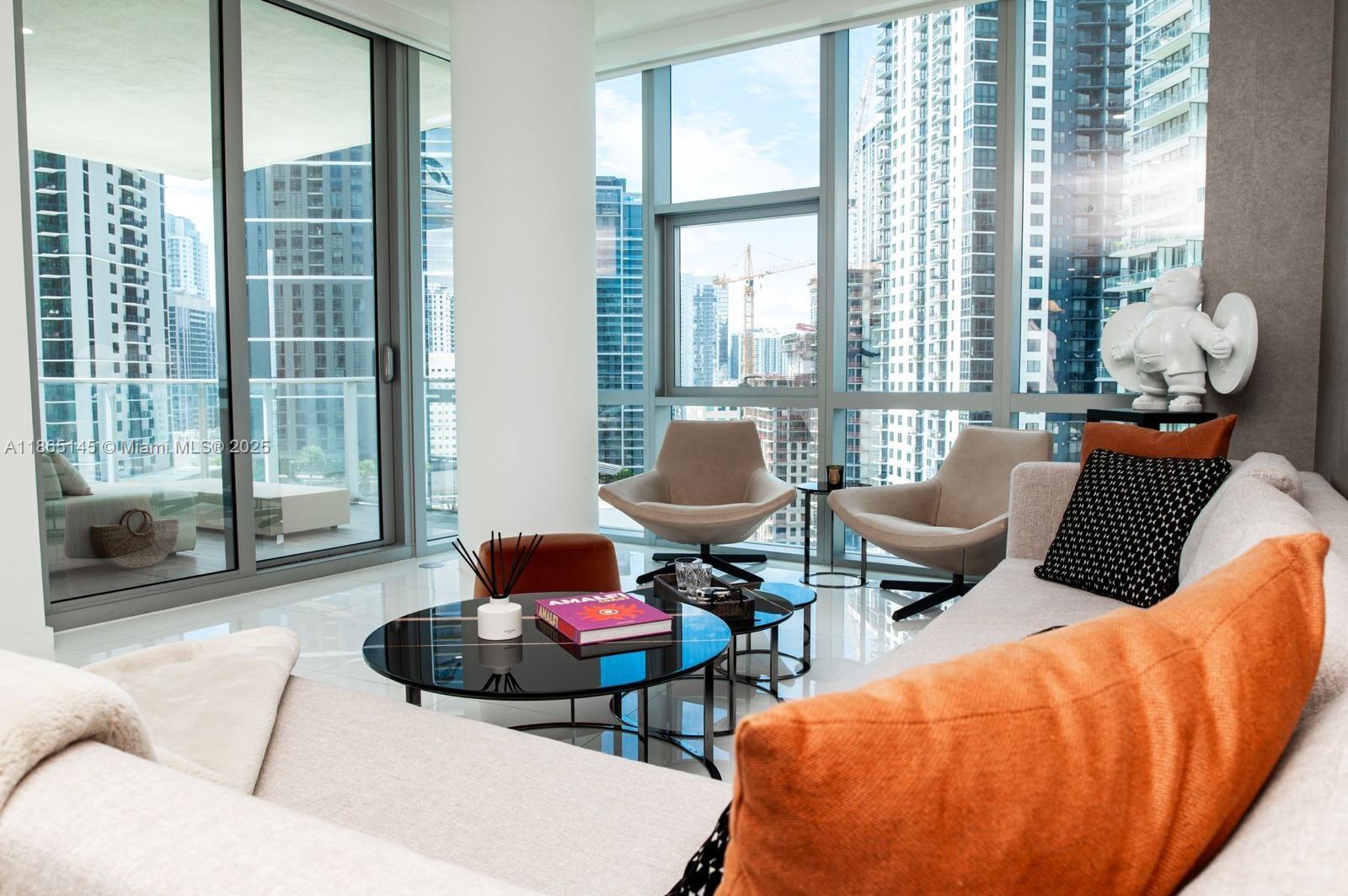image Paramount Miami Worldcent3