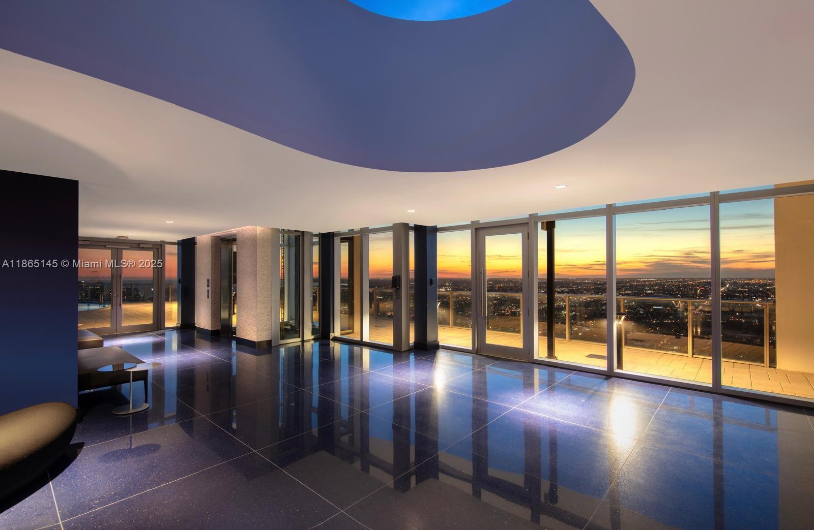 image Paramount Miami Worldcent43
