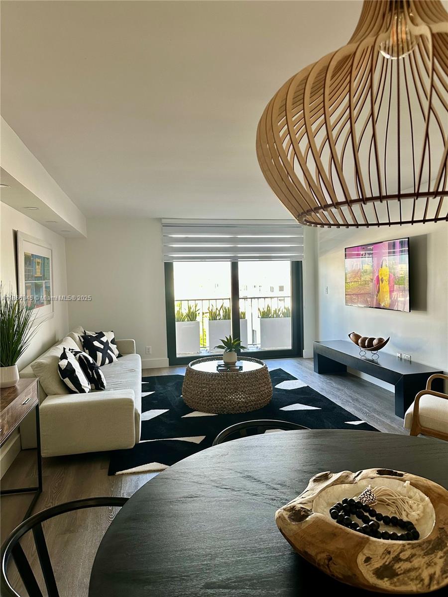 2625 Collins Ave #609