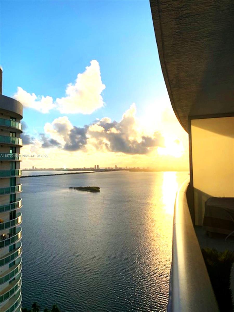 image Aria On Thr Bay25