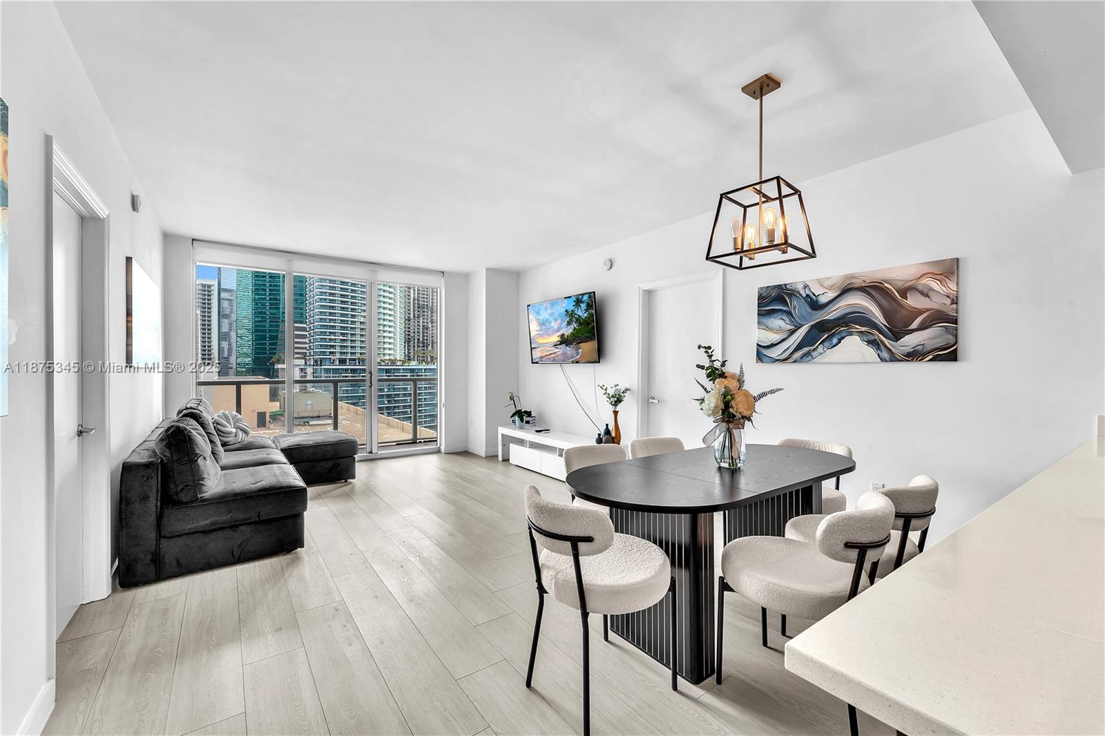 500 Brickell Ave #1605
