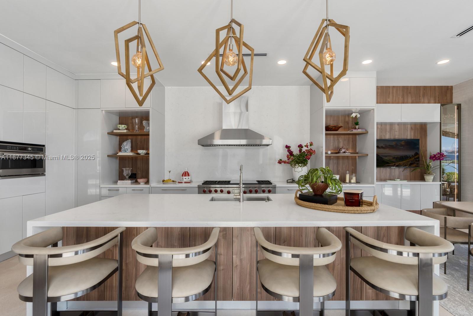 4 Palm Ave Miami Beach, FL 33139