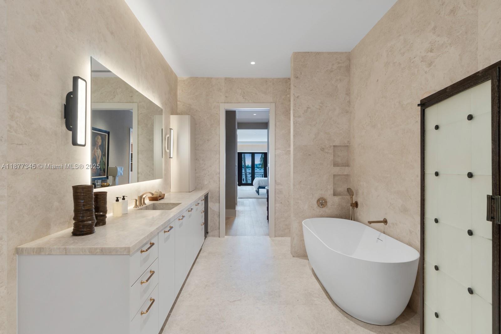 4 Palm Ave Miami Beach, FL 33139