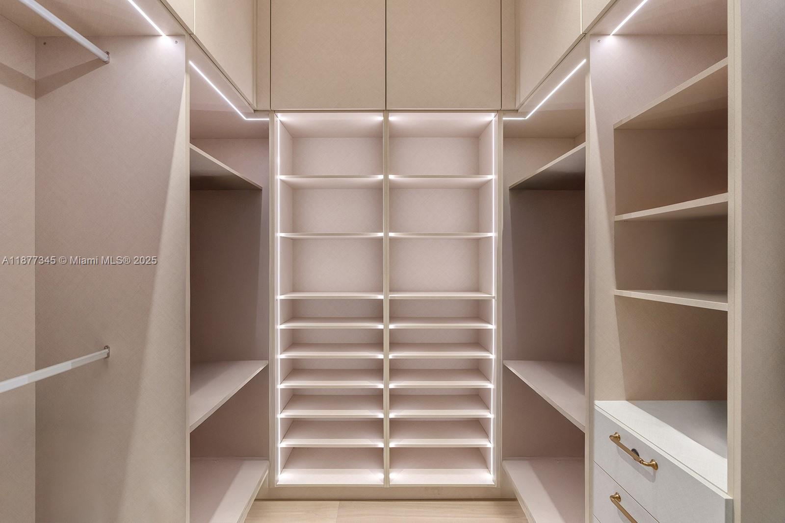 4 Palm Ave Miami Beach, FL 33139