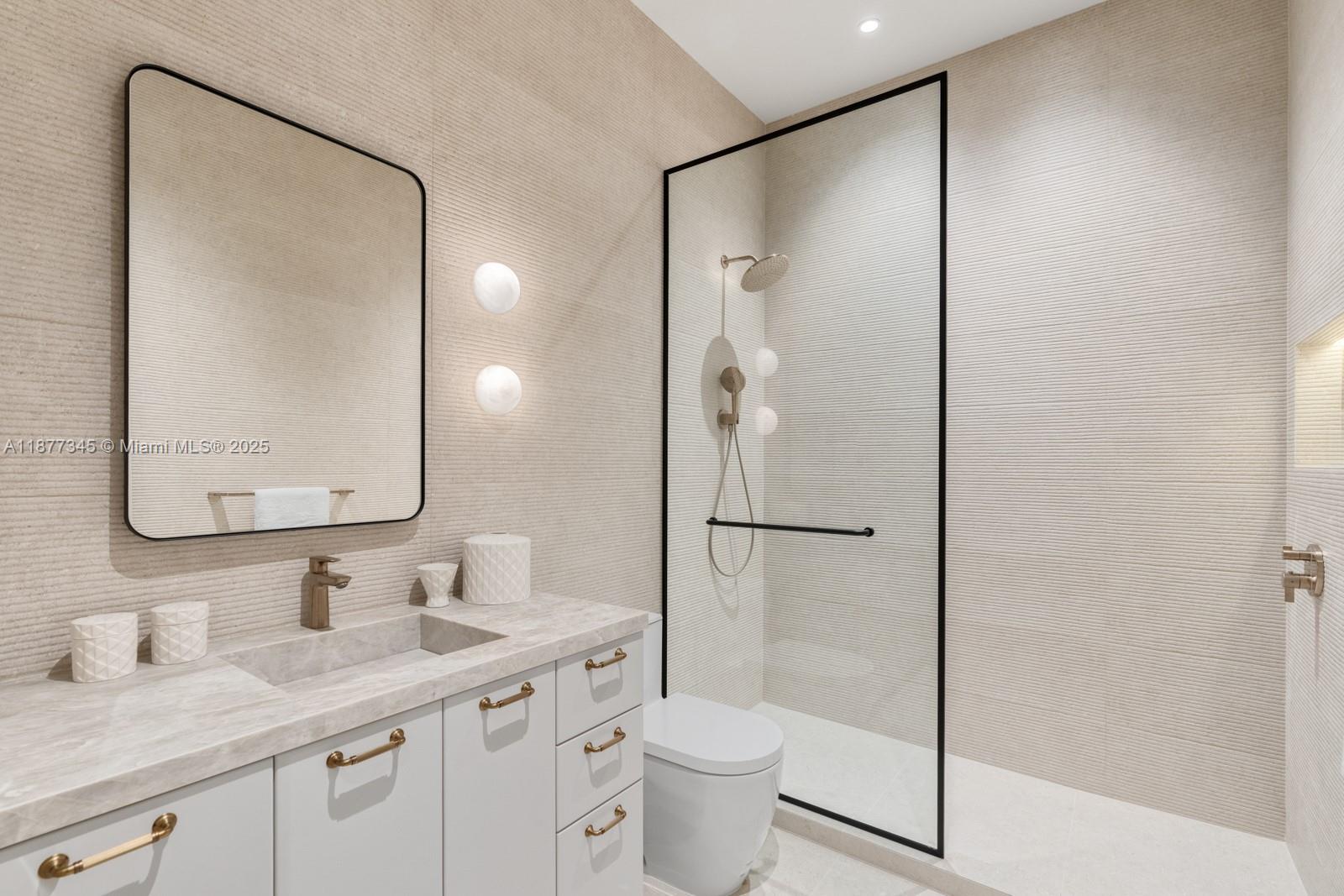 4 Palm Ave Miami Beach, FL 33139