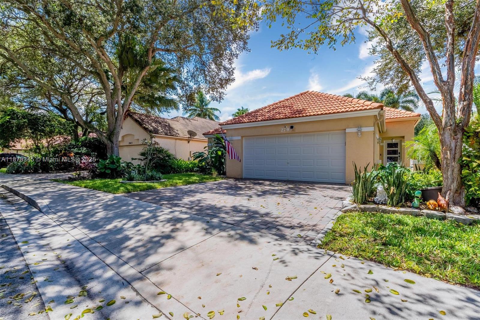 2793 Oakleigh Ln