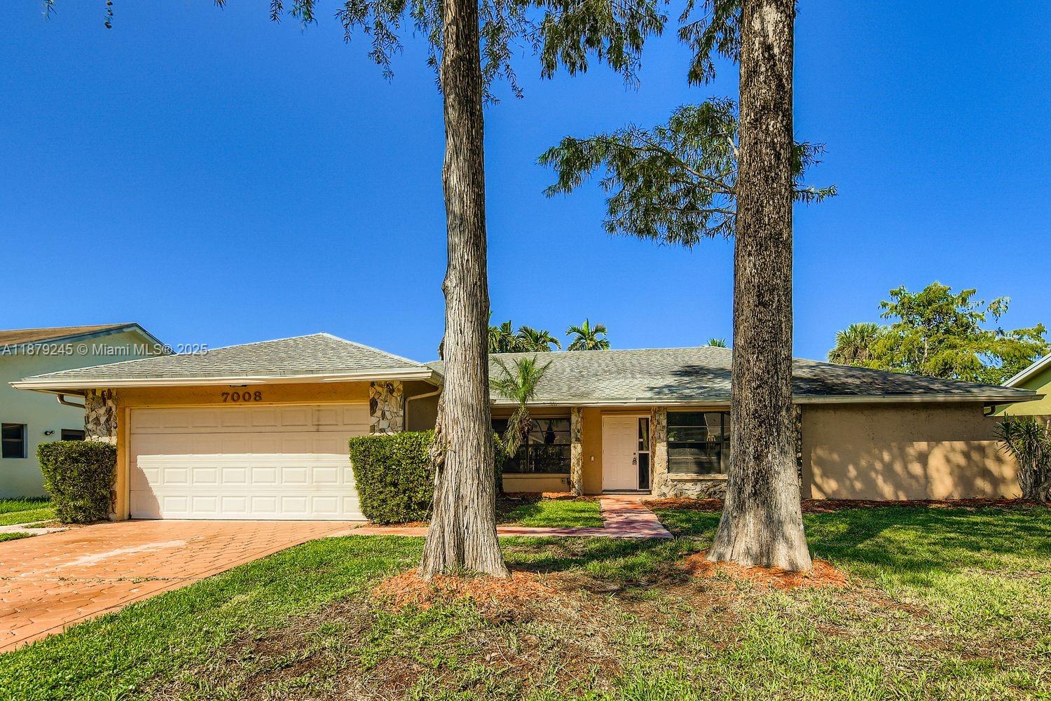 7008 NW 49th Ct