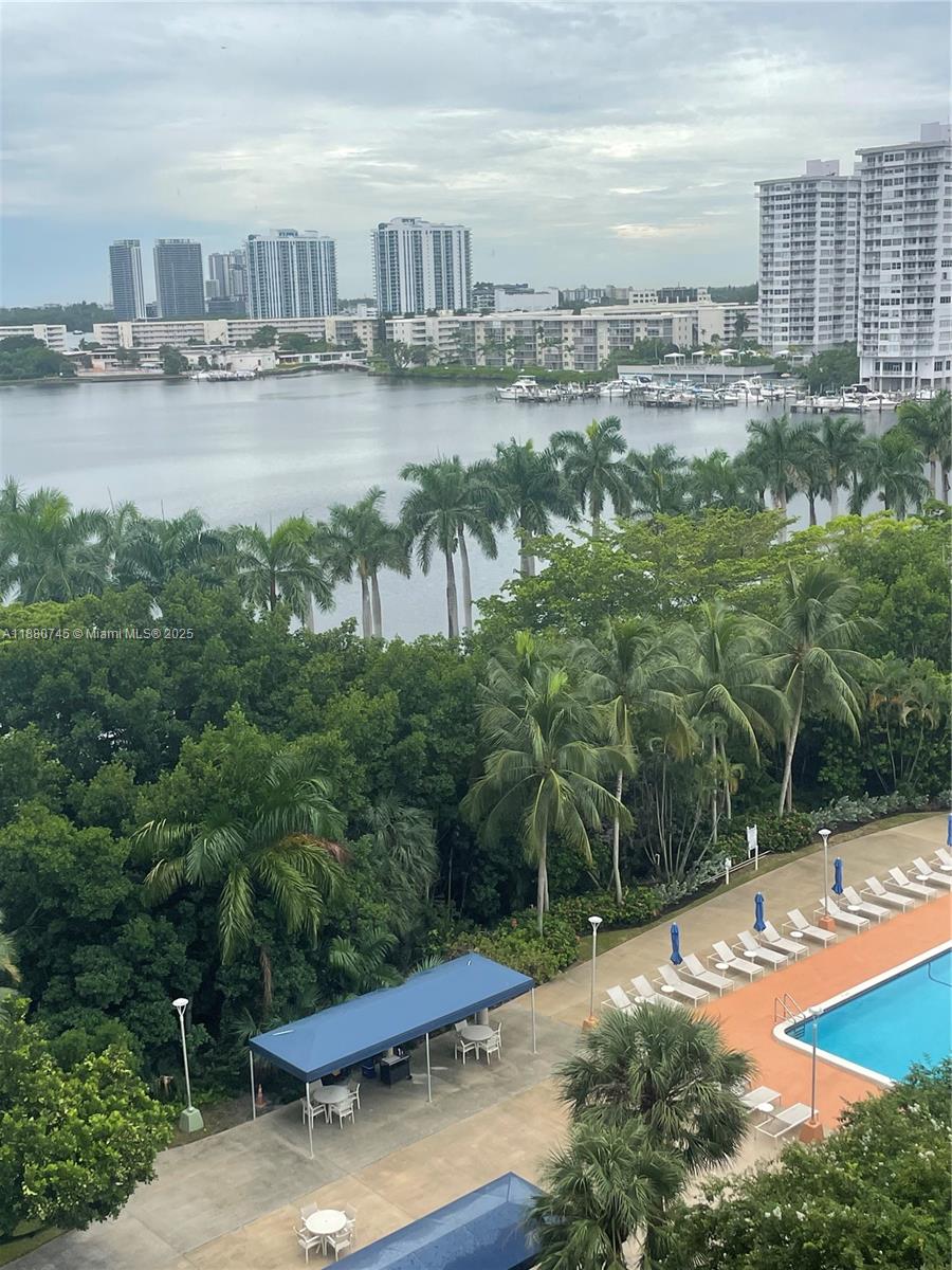 2851 NE 183rd St #906E