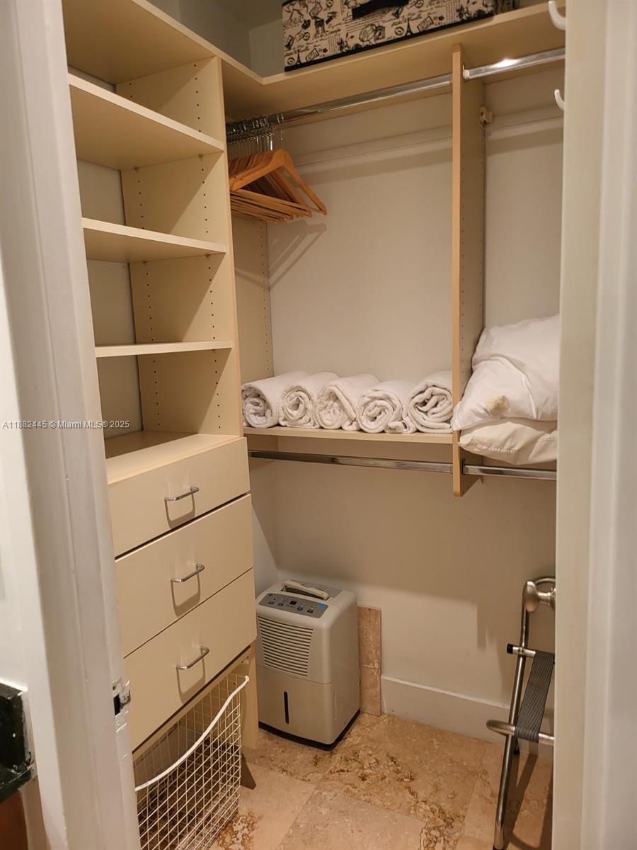 image The Decoplage Condo17