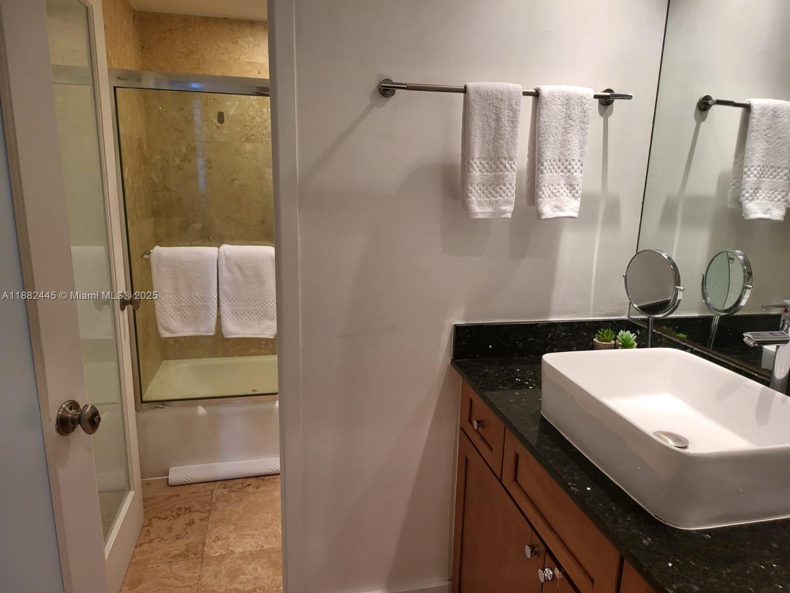 image The Decoplage Condo6