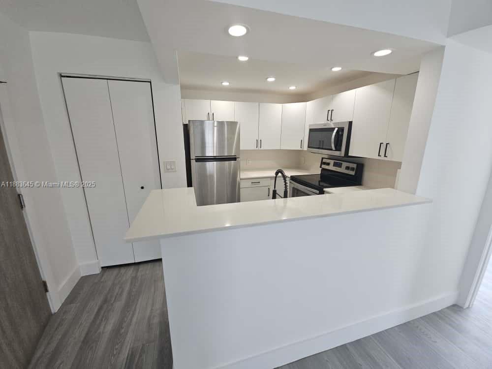 8101 Crespi Blvd #302