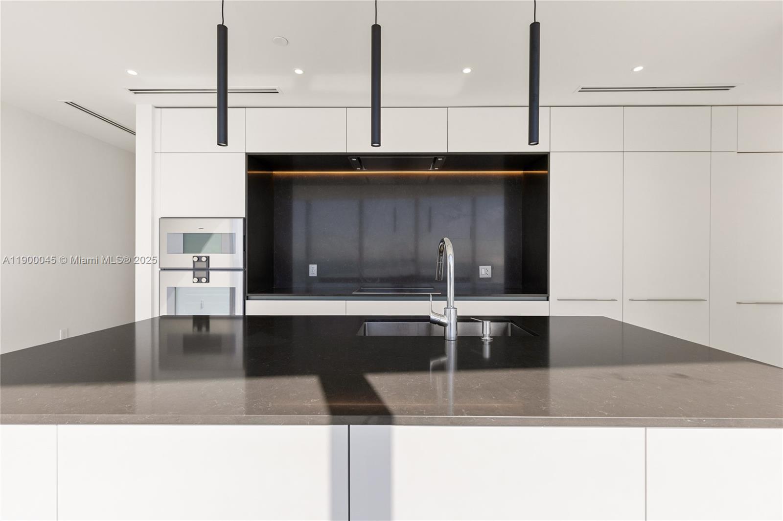 300 Biscayne Blvd Way #5201E Miami, FL 33131