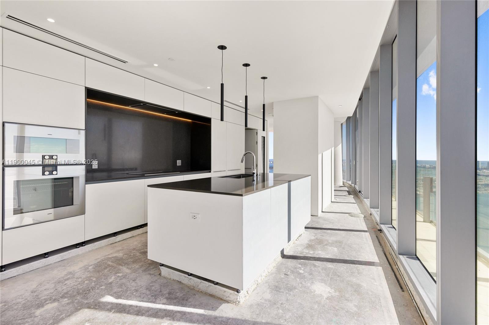 300 Biscayne Blvd Way #5201E Miami, FL 33131