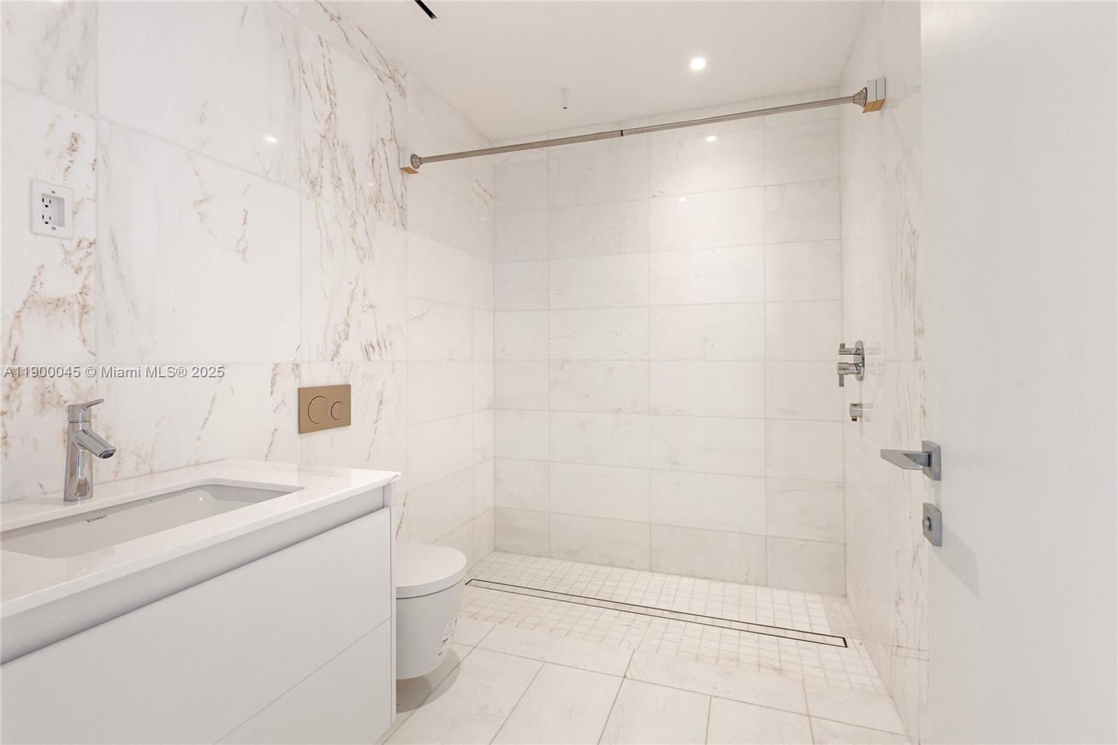 300 Biscayne Blvd Way #5201E Miami, FL 33131