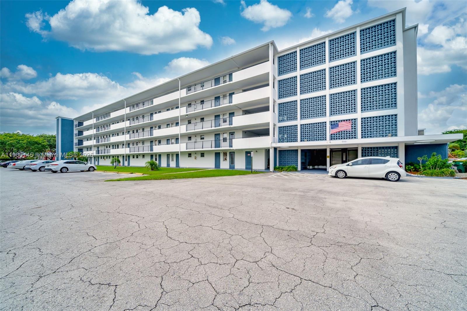 950 Hillcrest Dr #401