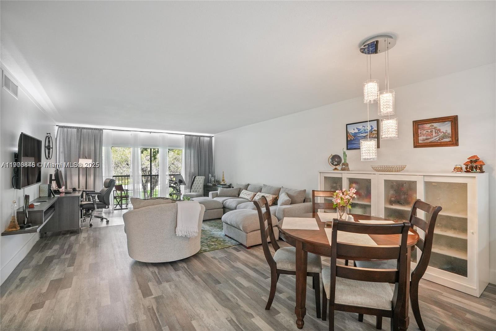 380 Racquet Clb Rd #204 Weston, FL 33326