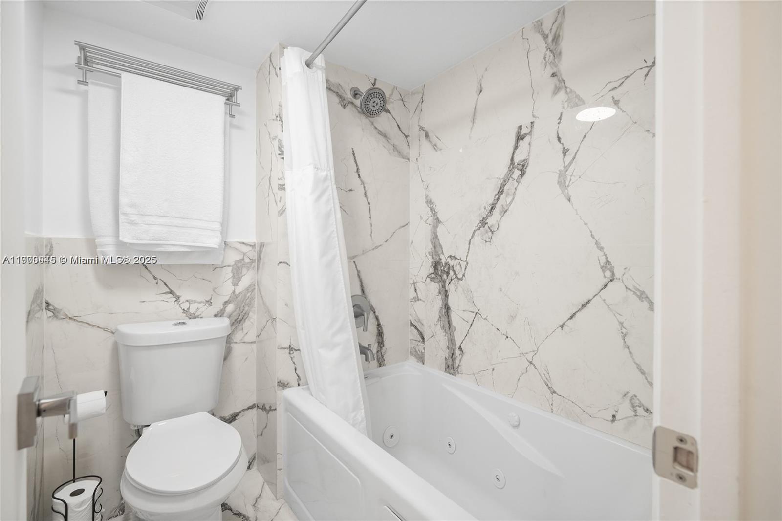 380 Racquet Clb Rd #204 Weston, FL 33326