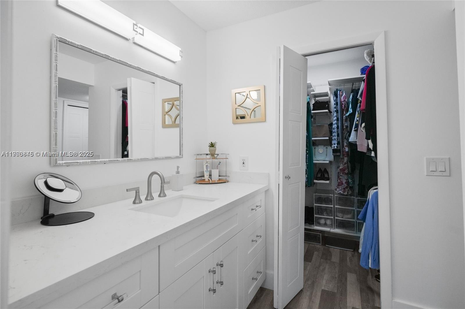 380 Racquet Clb Rd #204 Weston, FL 33326