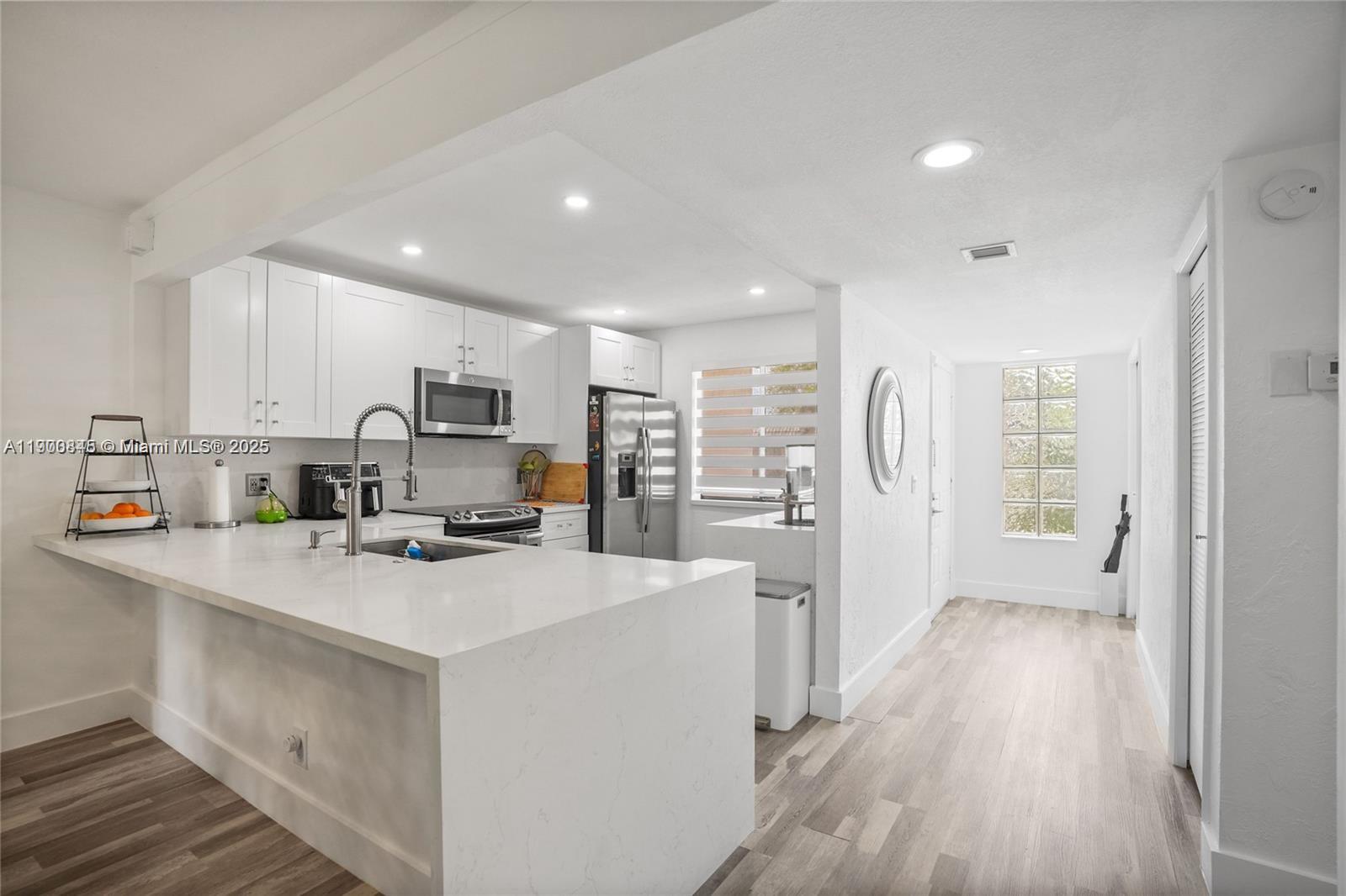 380 Racquet Clb Rd #204 Weston, FL 33326