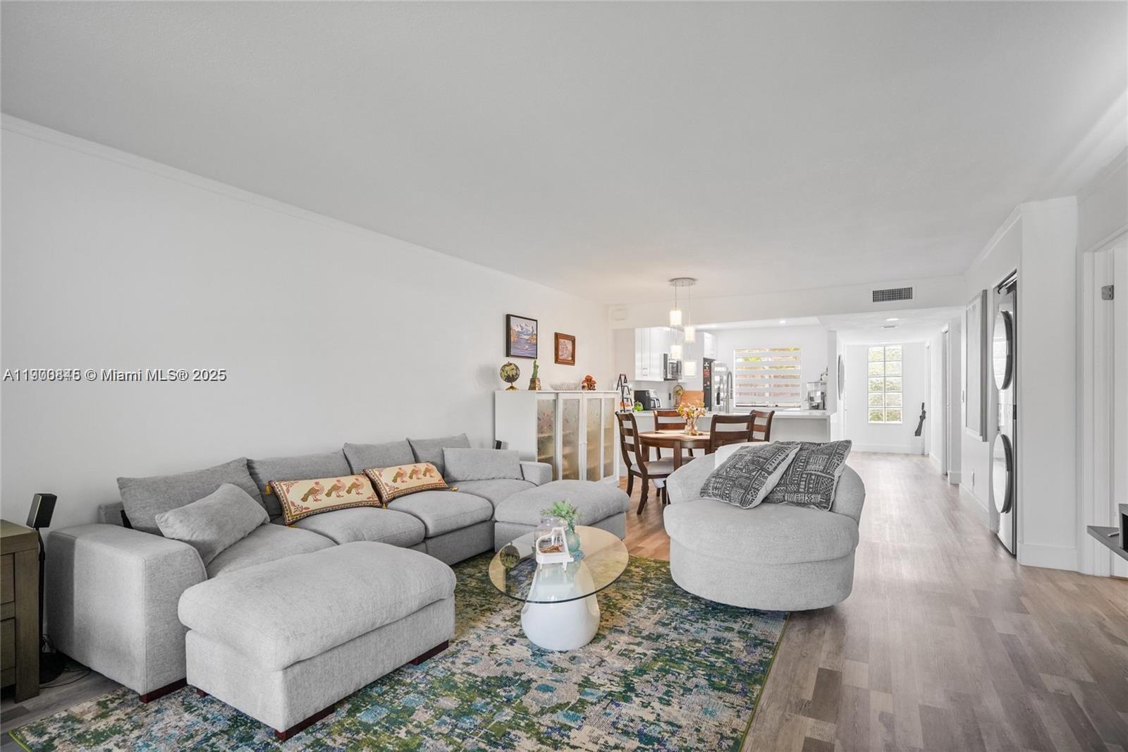 380 Racquet Clb Rd #204 Weston, FL 33326