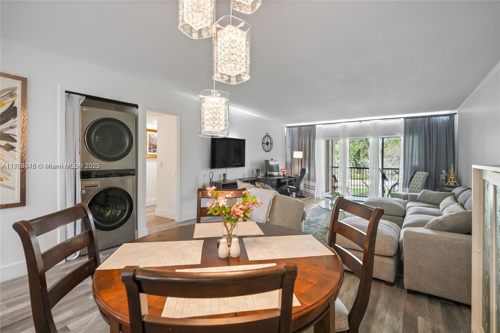 380 Racquet Clb Rd #204 Weston, FL 33326