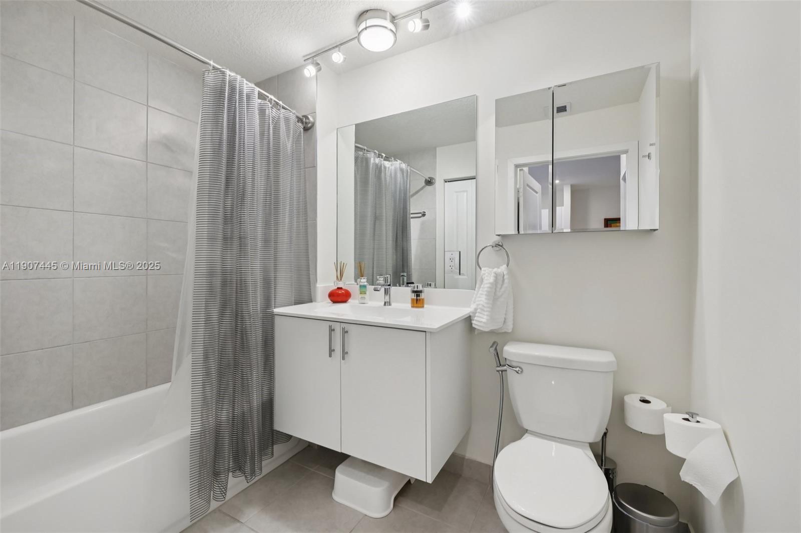 8001 NW 41st St #F-112 Doral, FL 33166