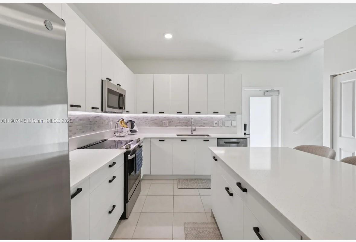 8001 NW 41st St #F-112 Doral, FL 33166