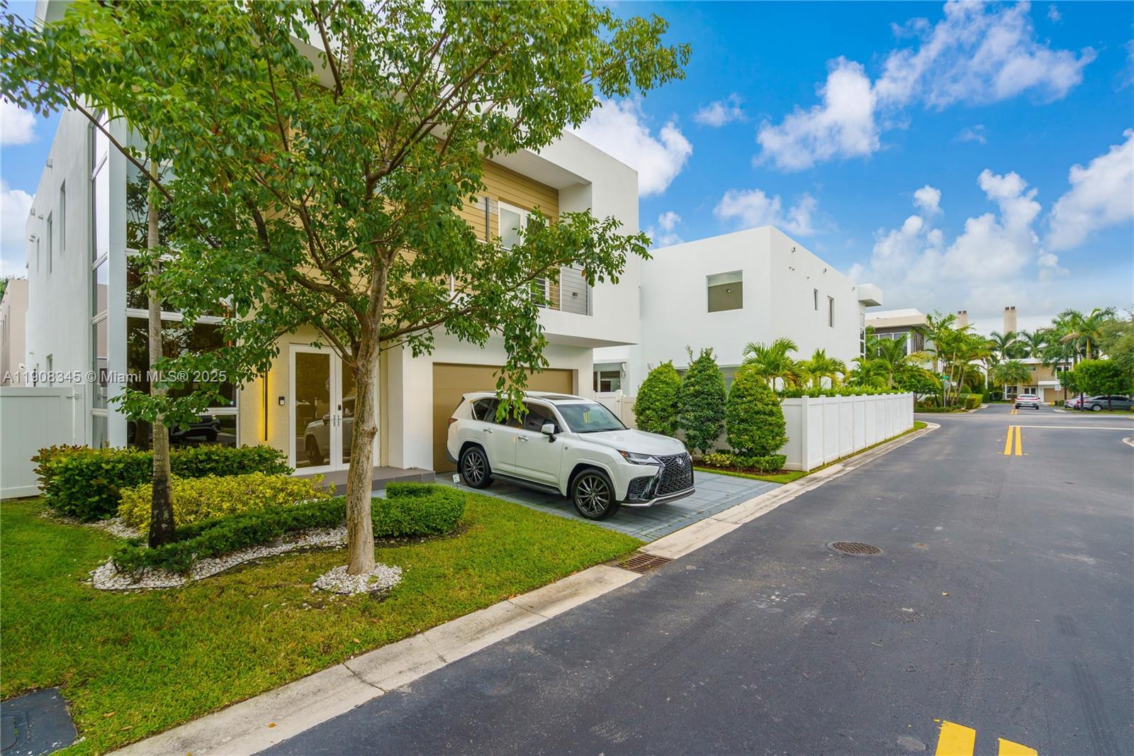 7533 NW 98th Ct #7533 Doral, FL 33178