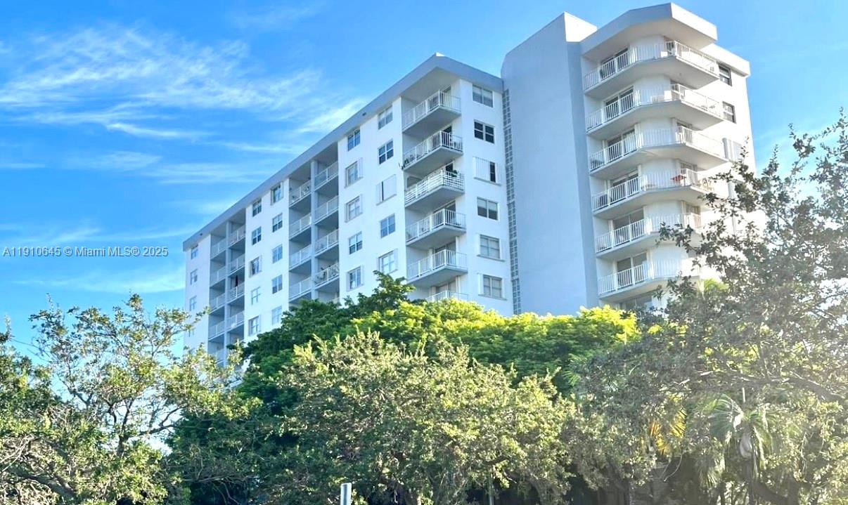 6900 Bay Dr #9C Miami Beach, FL 33141