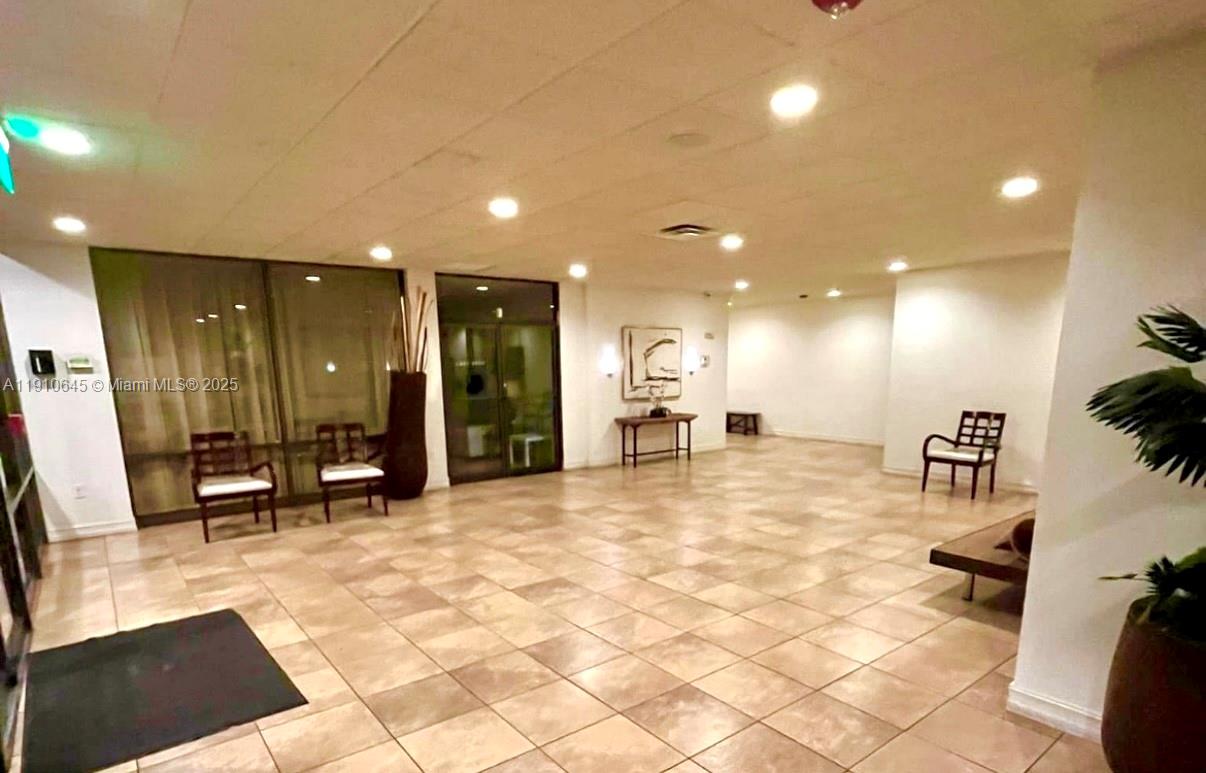 6900 Bay Dr #9C Miami Beach, FL 33141