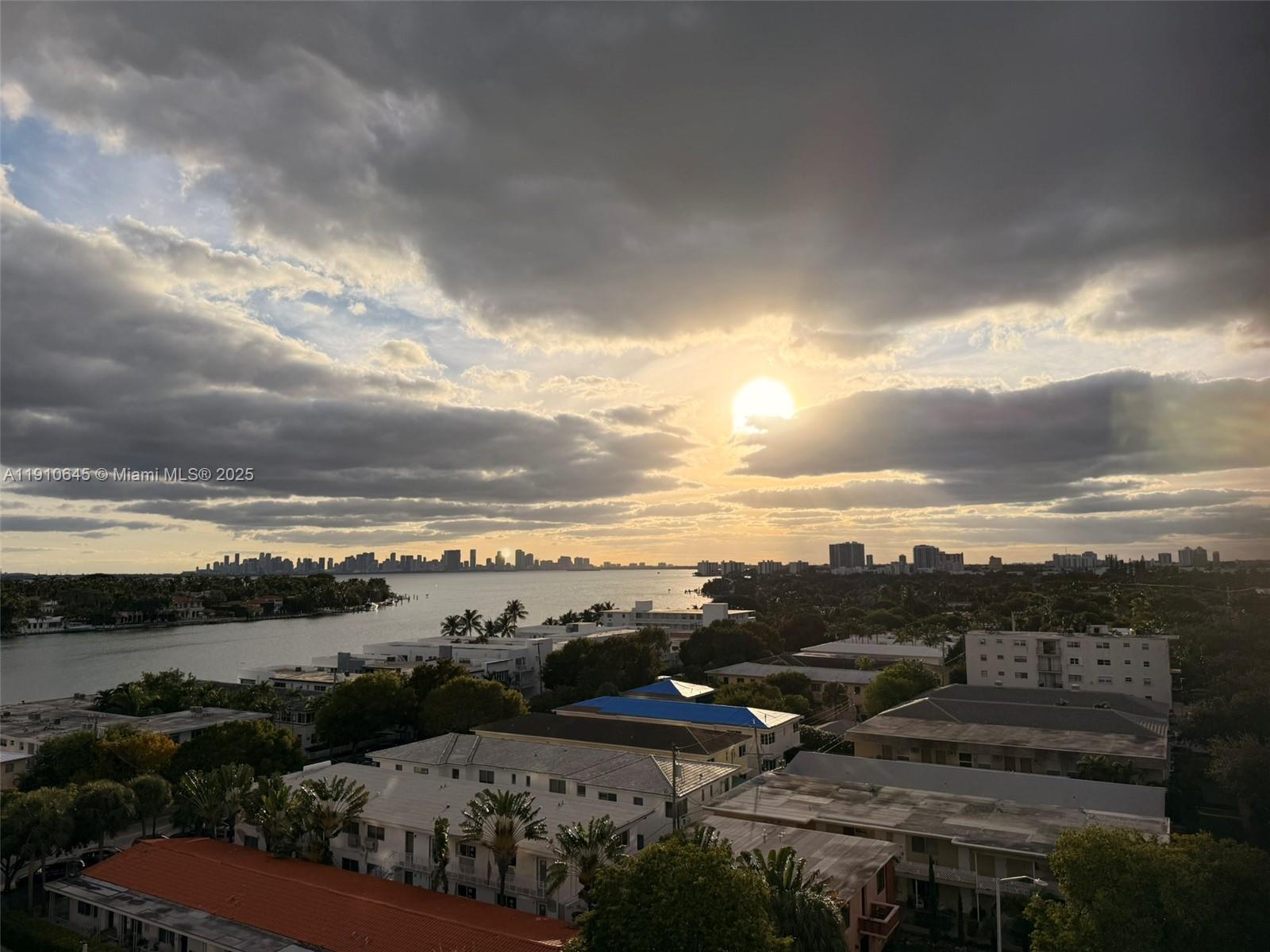 6900 Bay Dr #9C Miami Beach, FL 33141