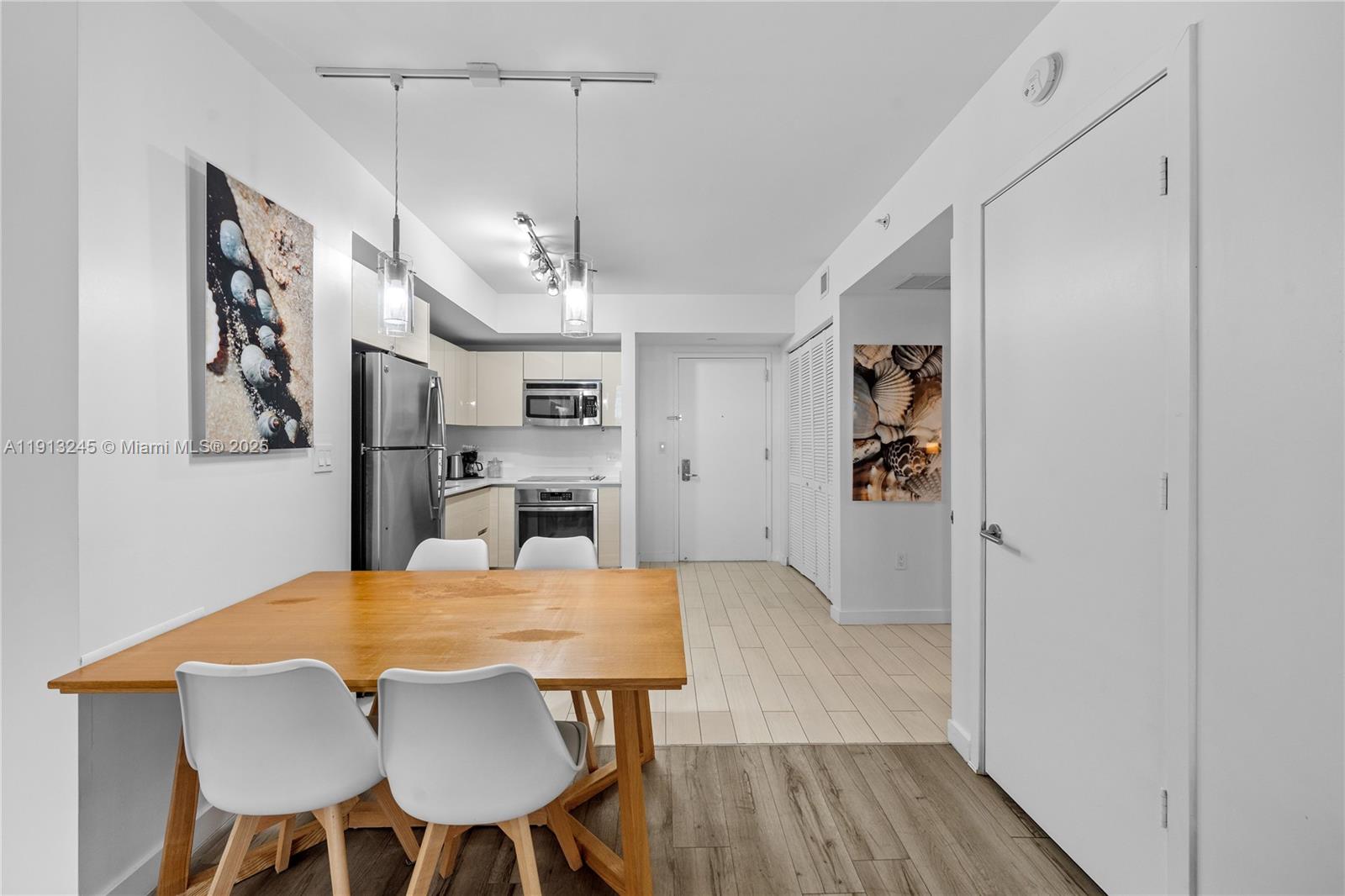 image Beachwalk Condominium14