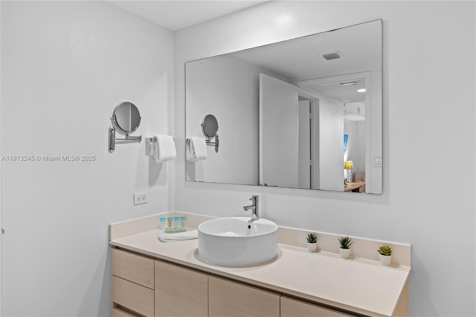 image Beachwalk Condominium23